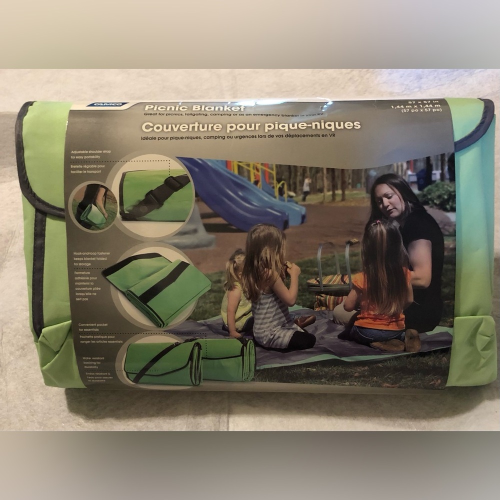 Camco Picnic Blanket  57"X57” Fold Up Camping , RVs , Tailgating, Beach NWT